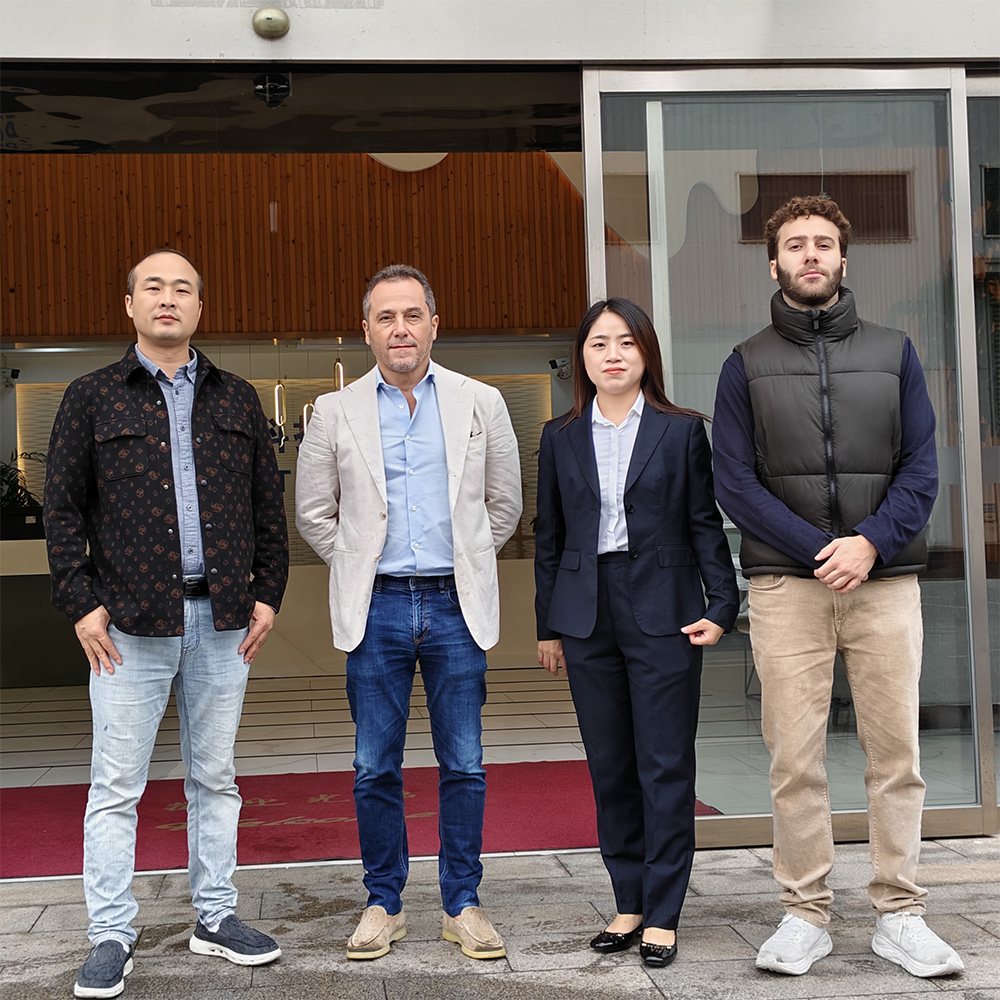 تعزيز الابتكار في مراكز البيانات: شركة ميكانيكا كهربائية وميكنة من الشرق الأوسط تزور Coolnet للاطلاع على أحدث تقنيات التبريد السائل